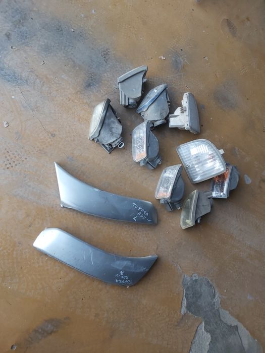 Лайсни и халогени с мигачи предна броня Тойота Рав 4 2003 година