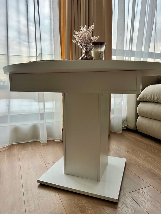 Разтегателна трапезна маса