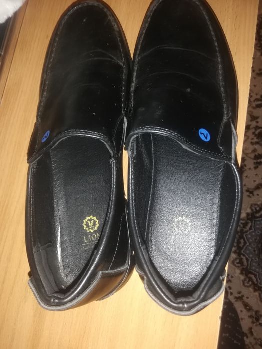 Продам новые кроссовки