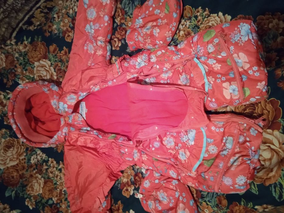 Продам детские зимние комбинезоны