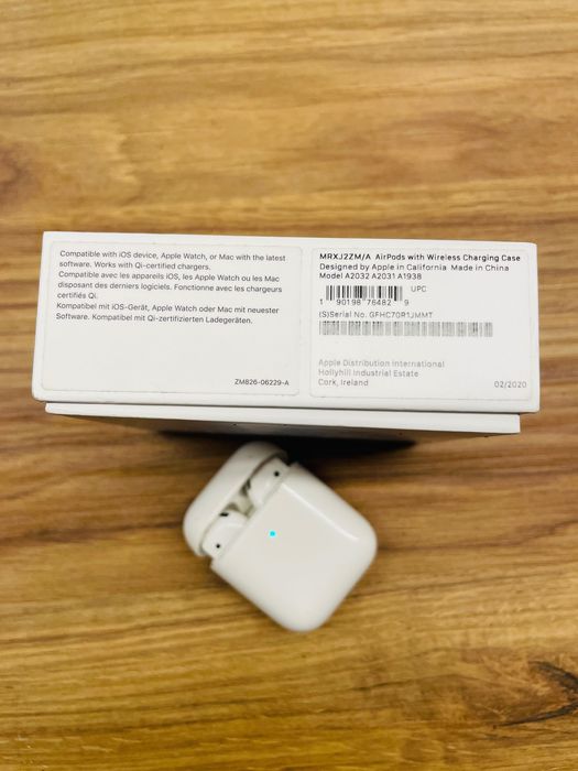Apple airpods with charging case Оригинални