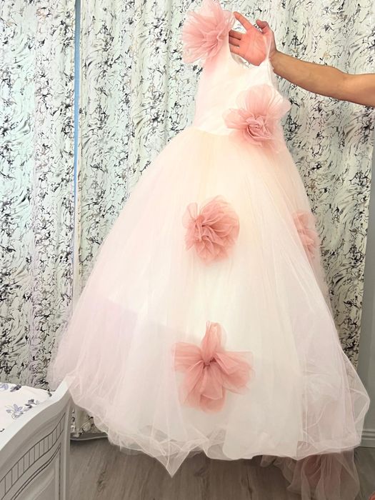 Costum de nas, purtat o singura data.