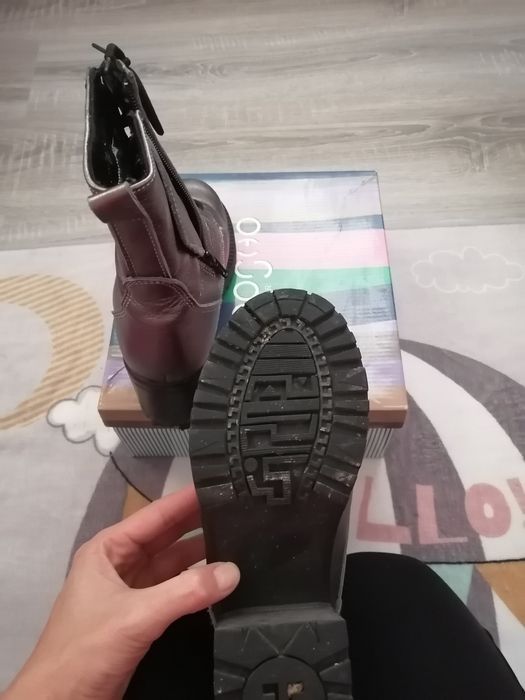 Ghete dama din piele