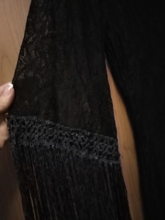 Елегантна черна дантелена рокля
