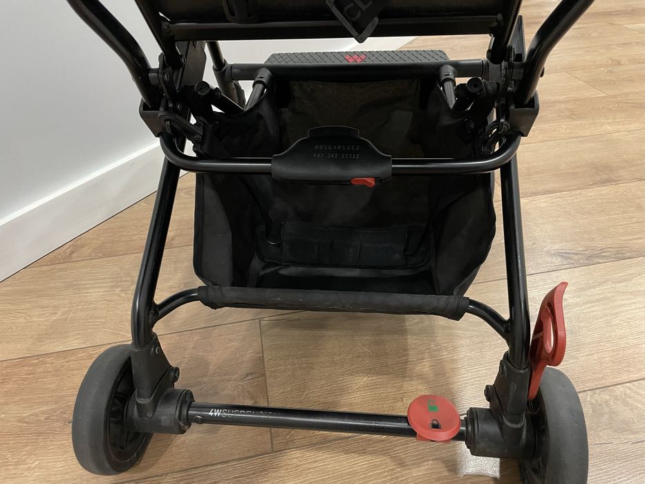 Коляска легкая maclaren atom