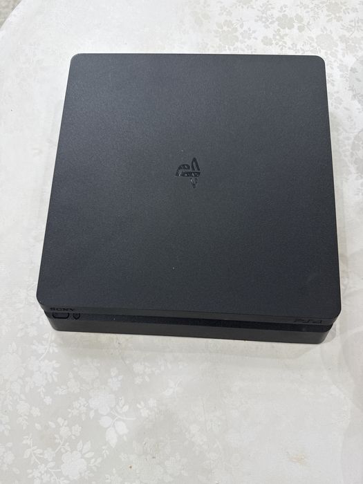 Продам игровую приставку PS4