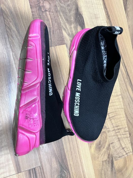 Sneakers Love Moschino