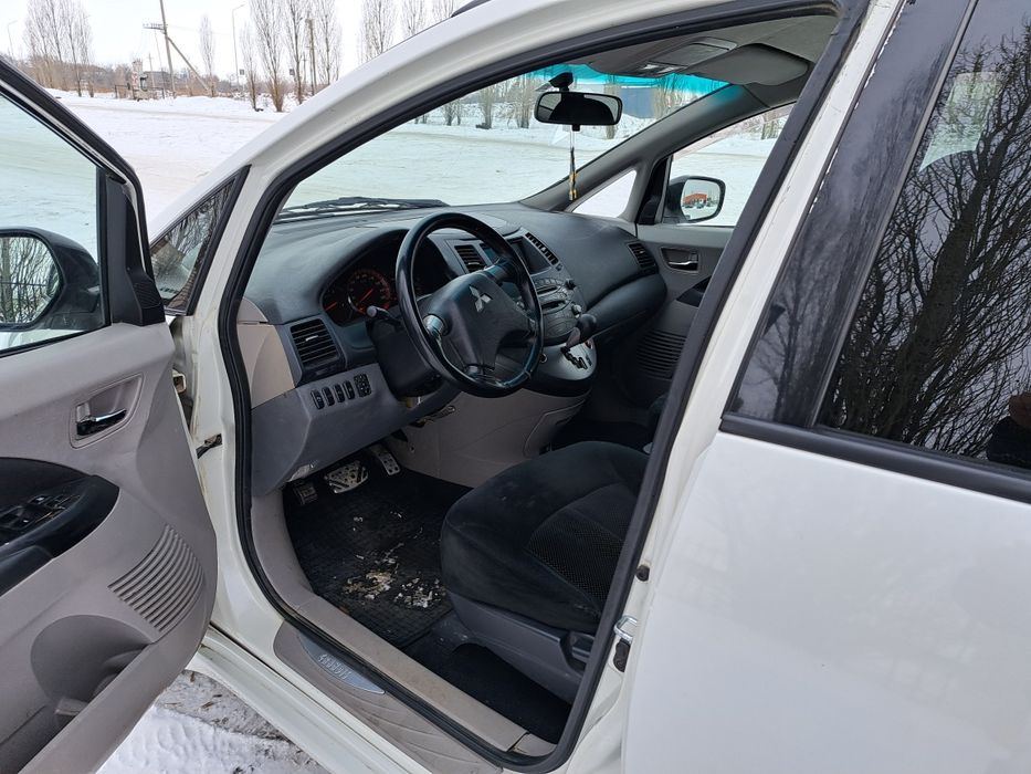 Митсубиши грандис 7 мест