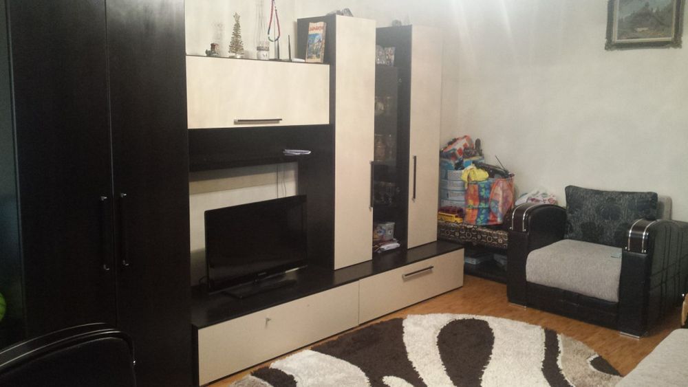 Proprietar vind apartament 2 camere Mioveni