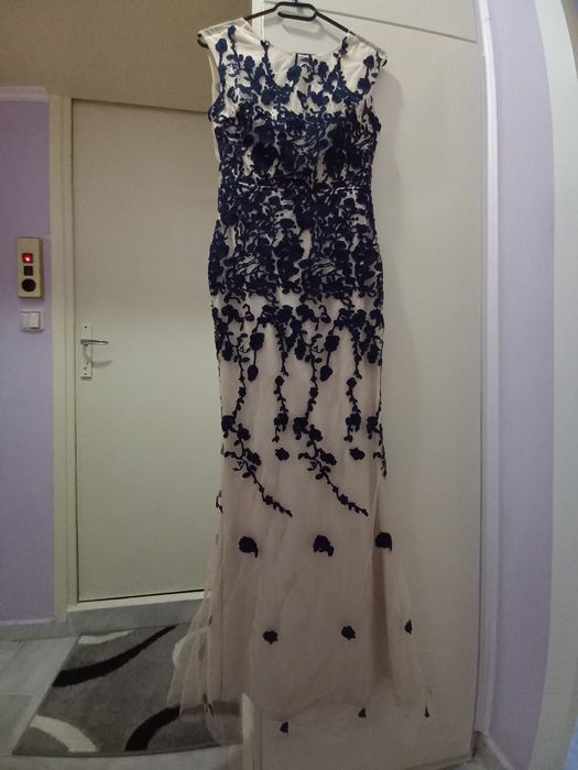 Дълга елегантна рокля