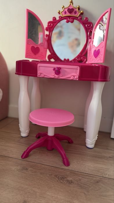 Детский туалетный столик