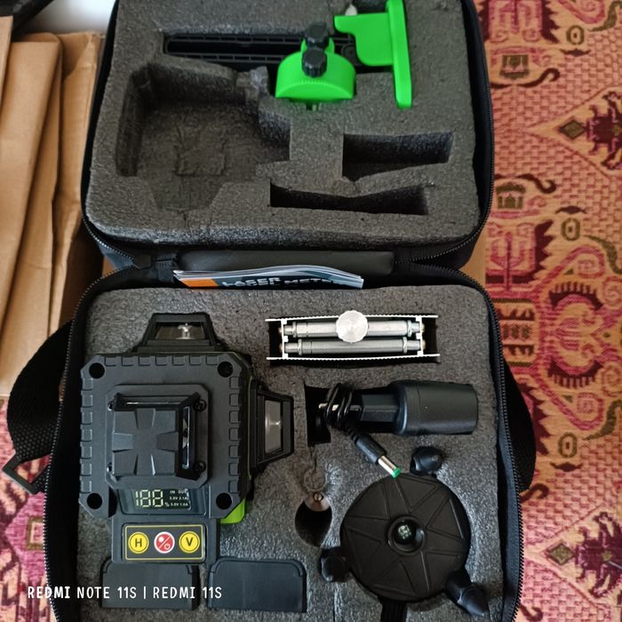 Лазарвн нивелир със подарък