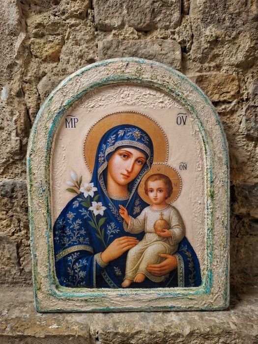 Икона Света Богородица "Неувяхващ цвят" Размер: 34/27 см. Наличен 1бр. ​Ръчна изработка, художествен декупаж.