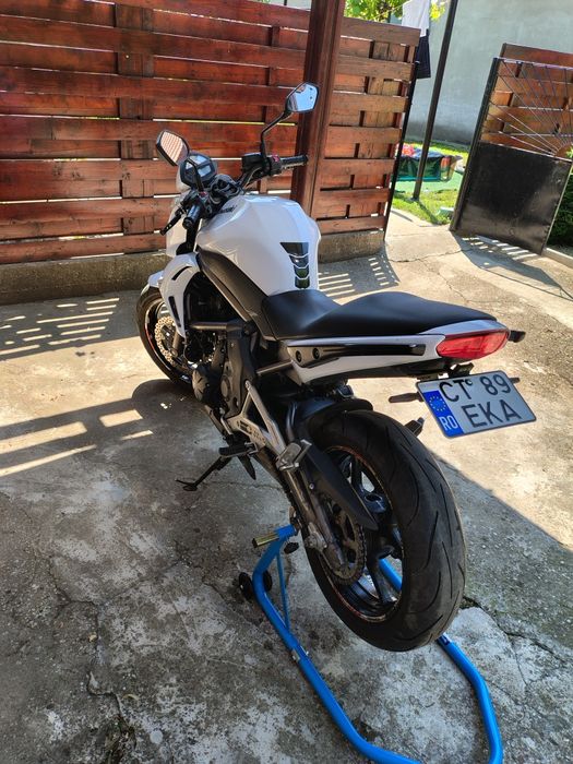 Kawasaki er6n  2010