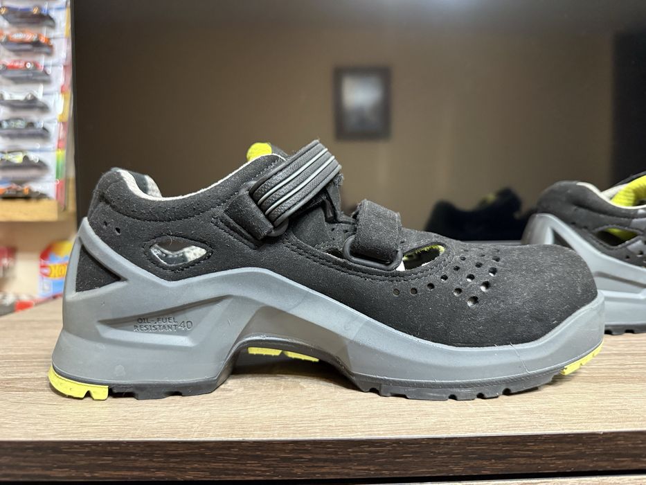 Работни обувки UVEX номер 40