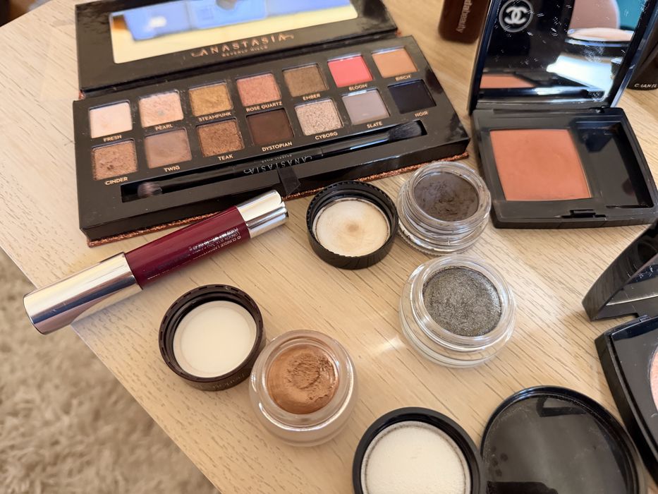 Разпродажба козметика Chanel Dior Mac Charlotte tilbury Mac Huda ABH