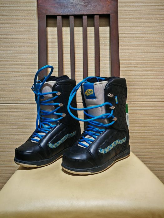 Boots snowboard. Vans  Nr 38-mondo 24 +noi