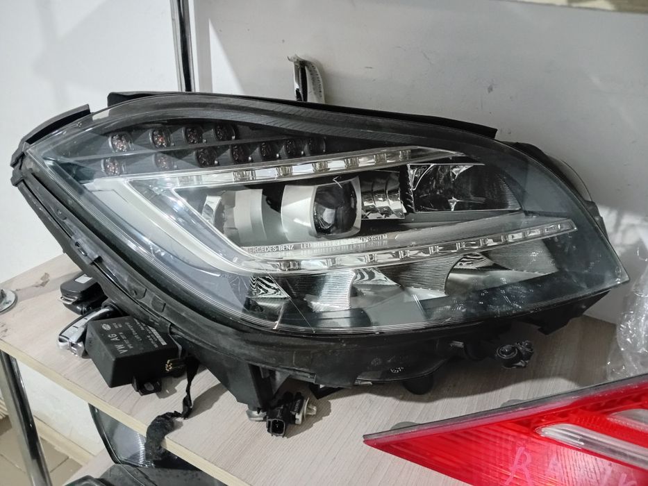 Передняя правая фара Mercedes-Benz CLS 350 W218