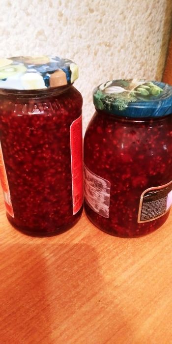 Варенье из черной смородины,малины.
