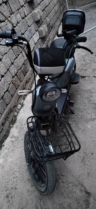 Elektroskuter veloskuter