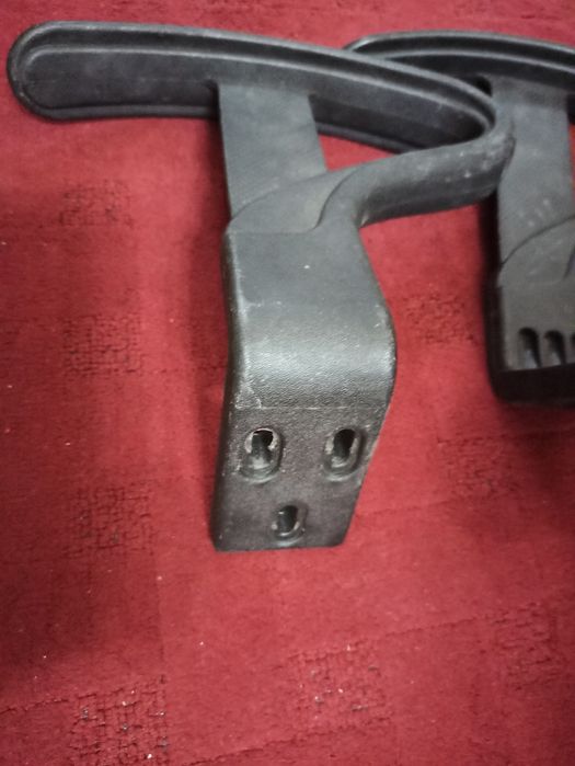 Продавам подлакътници и резервни части  за офис стол