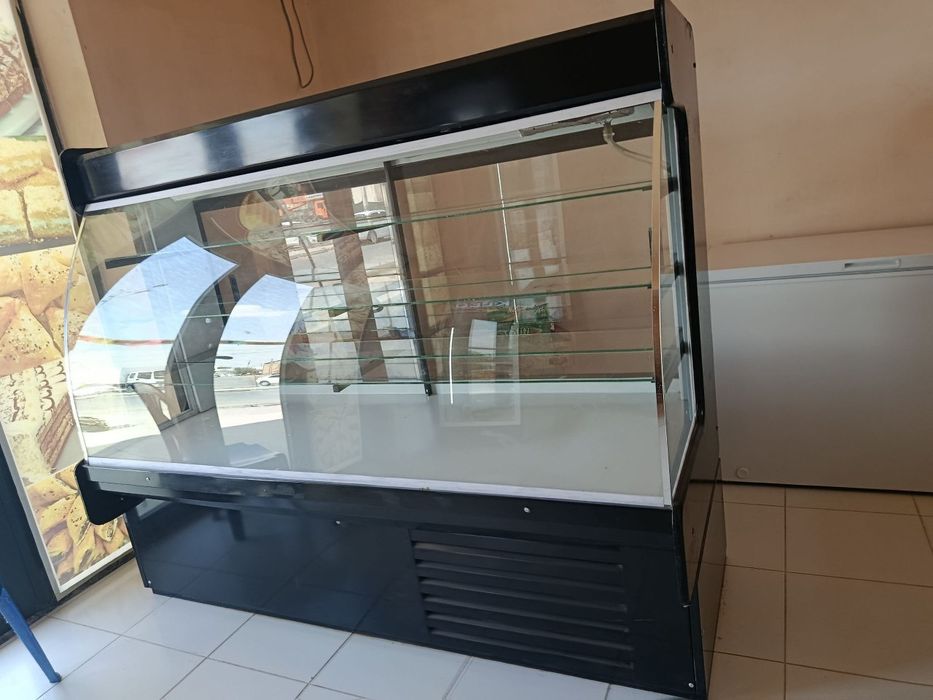 Vitrina xaladelnik muzlatkich