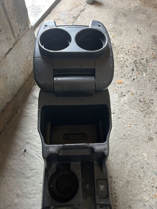 Продам подлокотник suzuki escudo 1