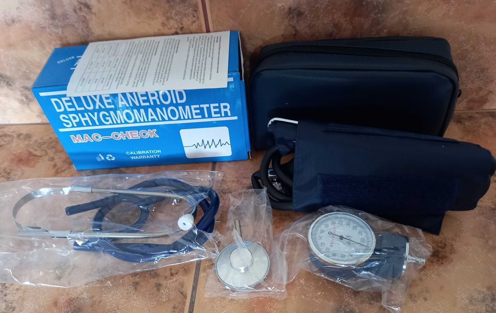Tensiometru aneroid cu stetoscop