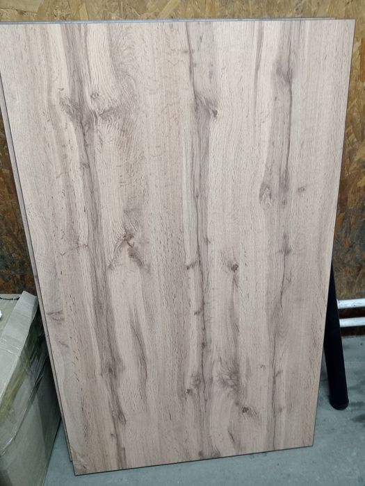 Продам стол новый без ножек