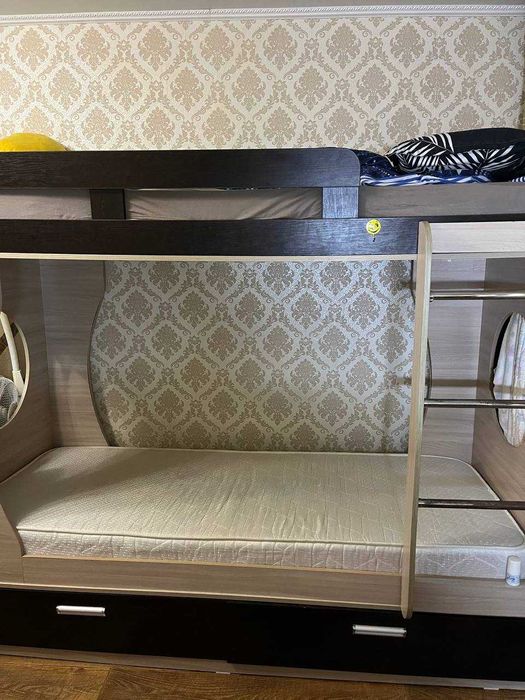 Продам двухъярусную кровать