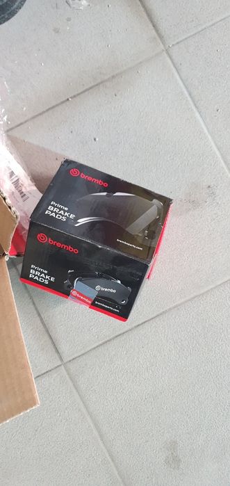 Продавам два комплекта предни спирачни дискове