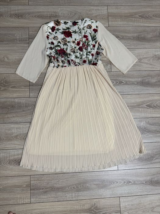 Продам новое платье