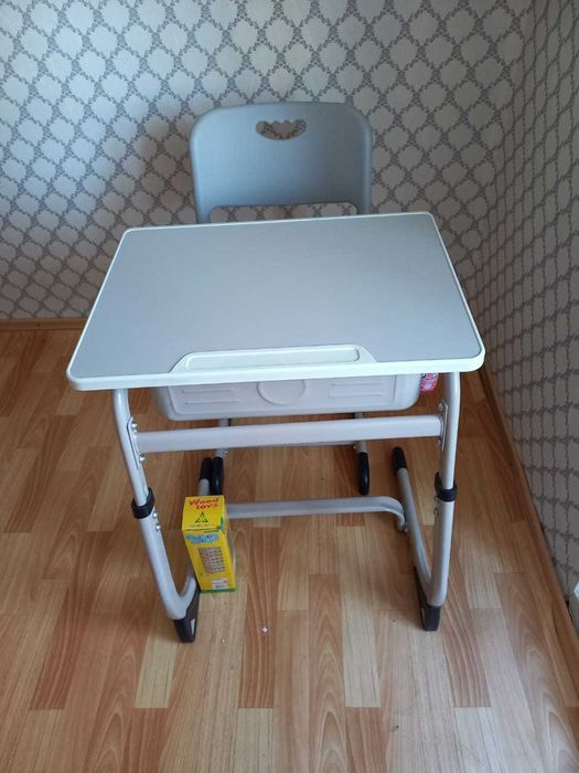 Детский столик универсальный