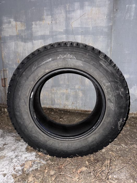 Продам зимние шины maxxis