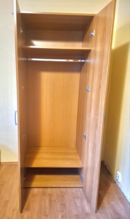 Dulap din lemn cu două uși