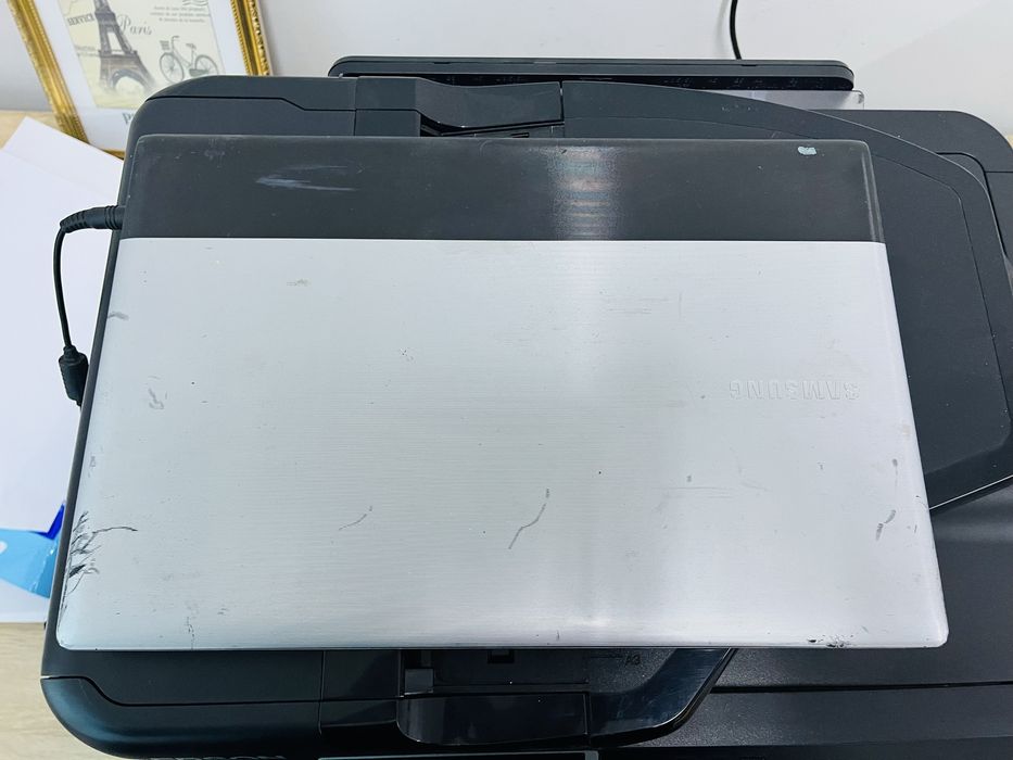 Ноутбук Samsung сотилади