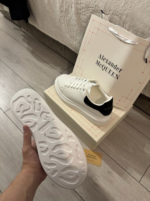 Ghete Alexander McQueen, marime 41, 42,43.