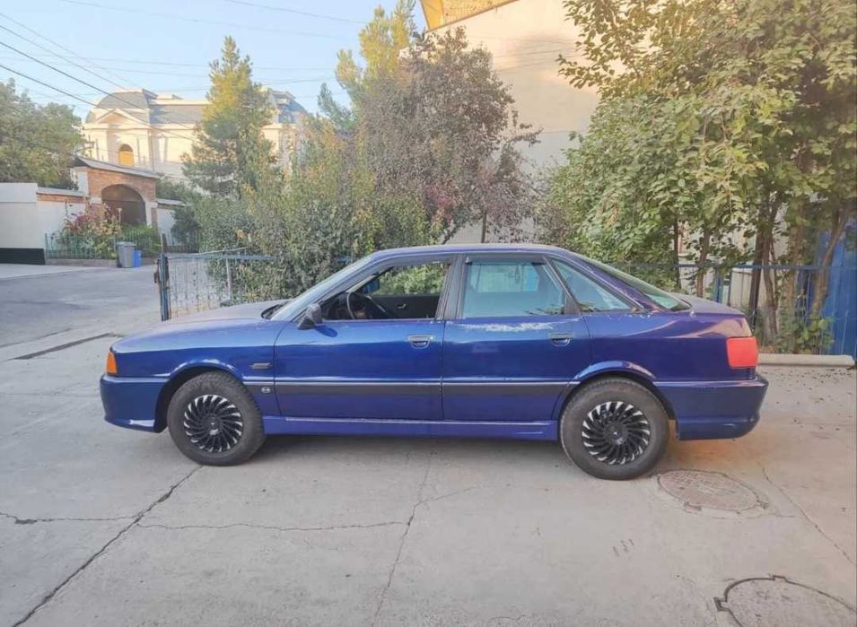 Продаю свою Ауди а80 бочка на запчасти.