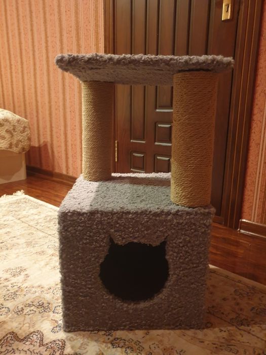 Дом с когтеточек для кошек