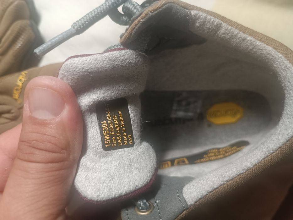 Vând Vibram Fivefingers V-Trek insulated Noi mărimea 36