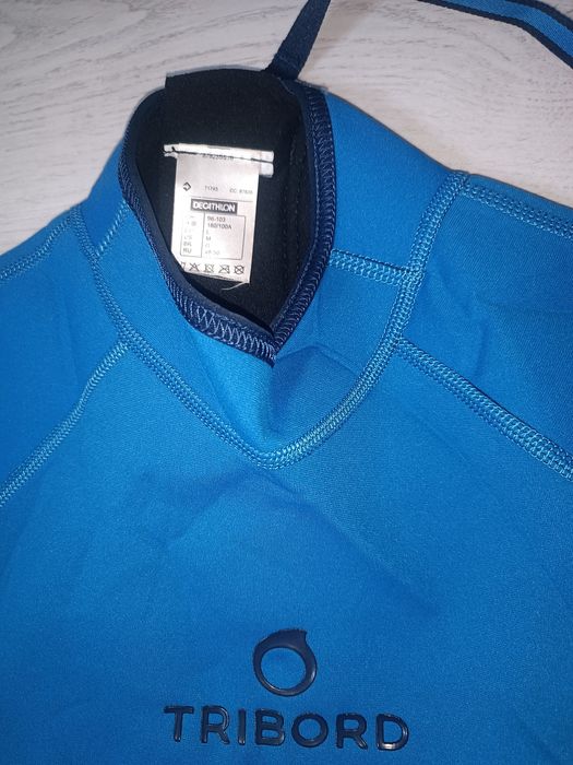 Vând combinezon de înot băieți Nou