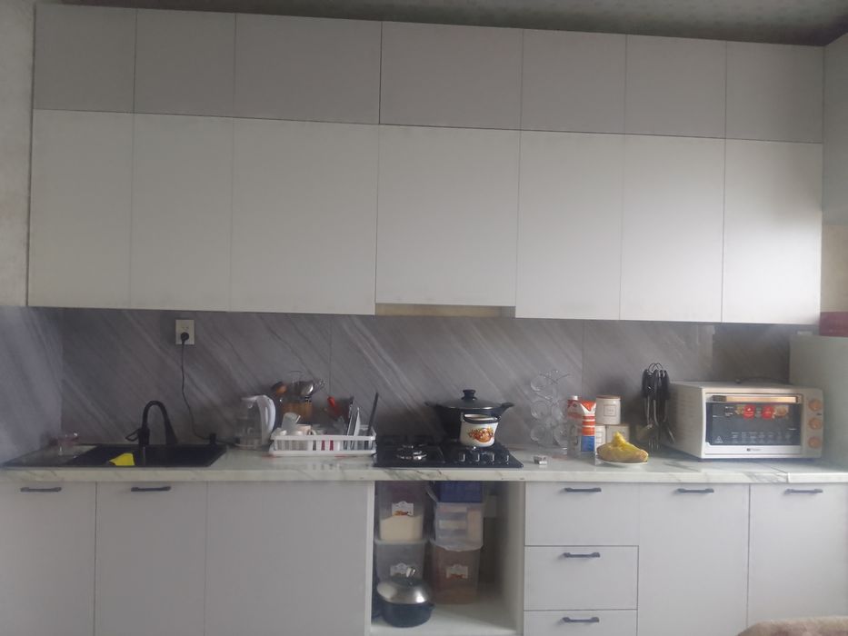 Кухн гарнутир сатылады.