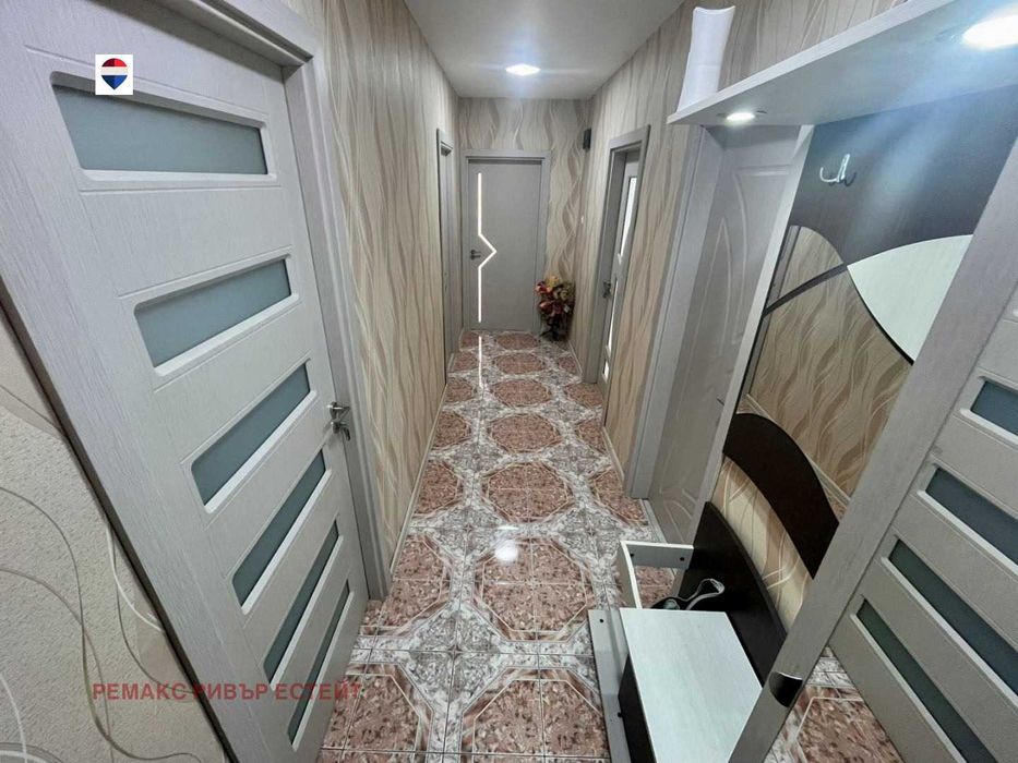 Продава се Тристаен апартамент в Русе, Родина 1 - 89 кв.м за 768 €/кв.м - Снимка #7