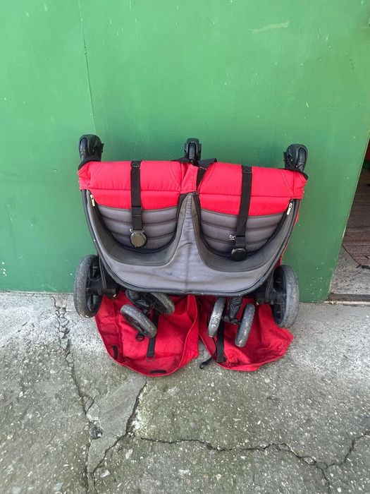 Количка за близнаци
