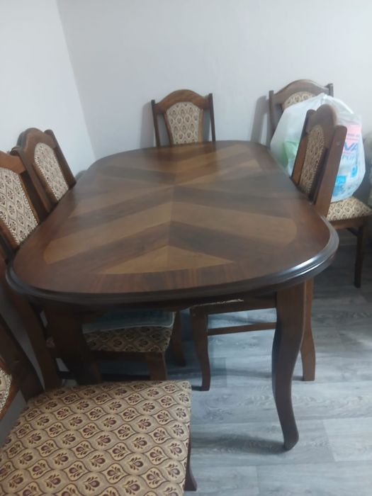 Продам стол для гостиной
