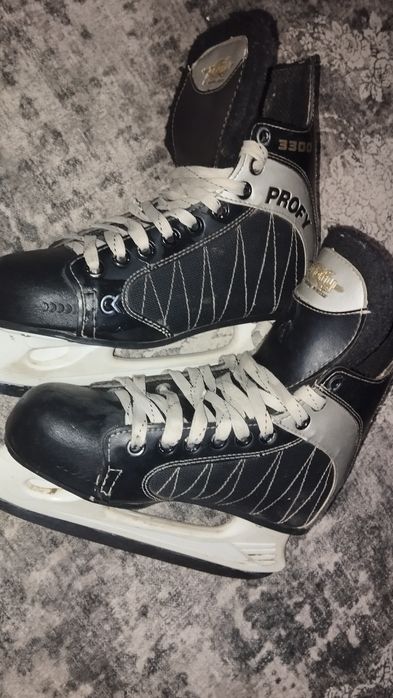 Продаю коньки срочно
