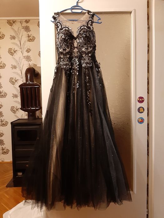 Абитуриентска бална рокля