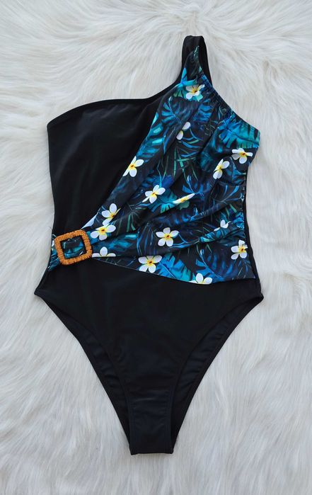 Нов дамски бански размер М