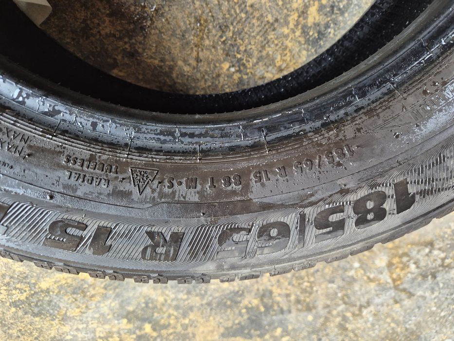 Vând cauciucuri 185/65/15 M+S 2 buc imp Germania  //Semperit//