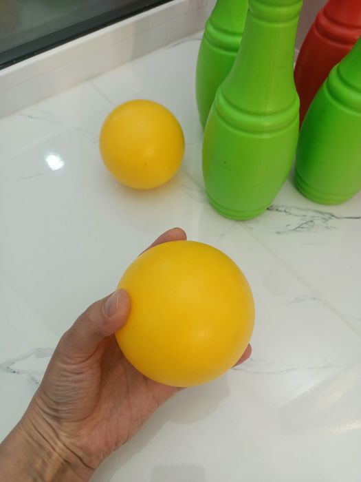 Детский боулинг, кегли